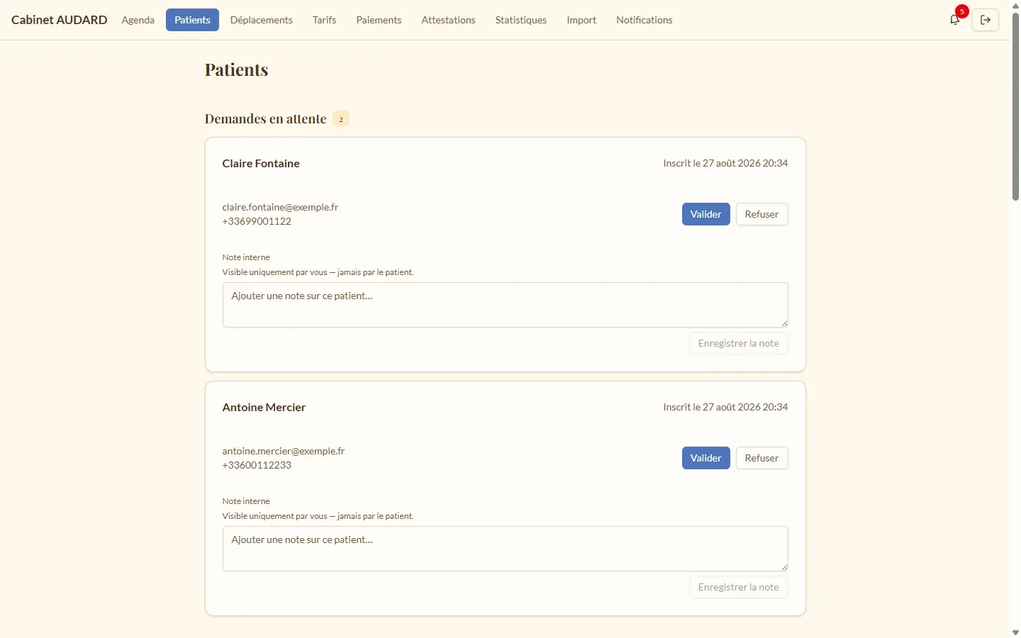 Les demandes en attente, puis la patientèle et sa note interne.